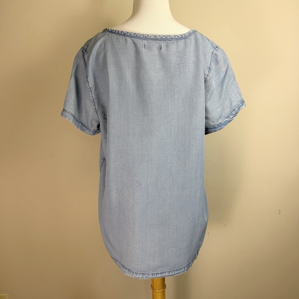 GAP Denim Sz L Top Blue Chambray Cap Sleeve Relaxed Fit Flowy EUC! - Picture 2 of 6